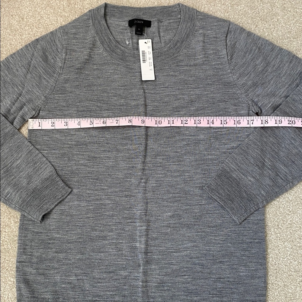 J. Crew women's 100% merino wool Heather Gray Crewneck Sweater. NWT. Size Med - Picture 3 of 5